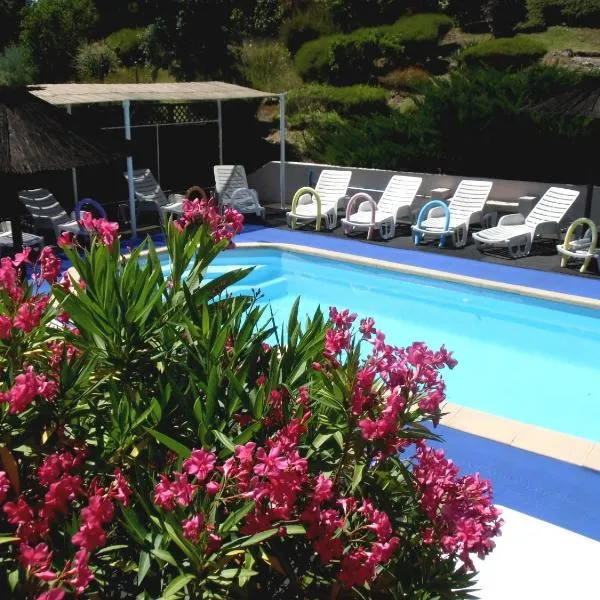15mn de Cannes, Villa la Soleiade , Gite ,Lodge 2-4 pers type T2, climatisés, piscine, au Lac de Saint-Cassien VAR, hotel v destinaci Montauroux