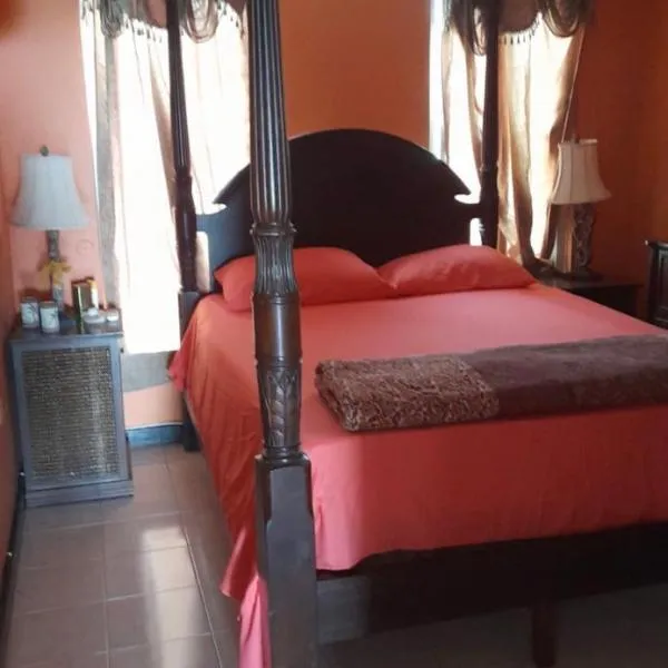 Luxury Condo Special beach onsite, hotel in Montego Bay