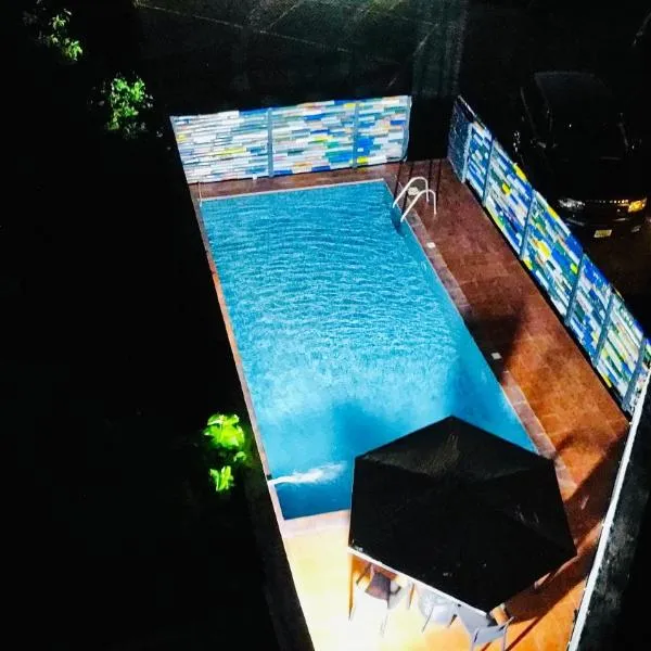 The Zen Loft - 2BR Open Plan Apt W/Pool+Smart Lock, hotel di Lekki