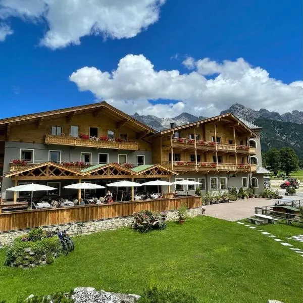 Landhotel Strasserwirt, hôtel à Sankt Ulrich am Pillersee