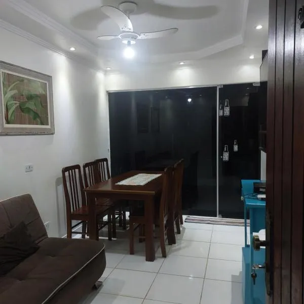 Apartamento Ubatuba 150m do mar Maranduba, hotel v destinaci Ubatuba