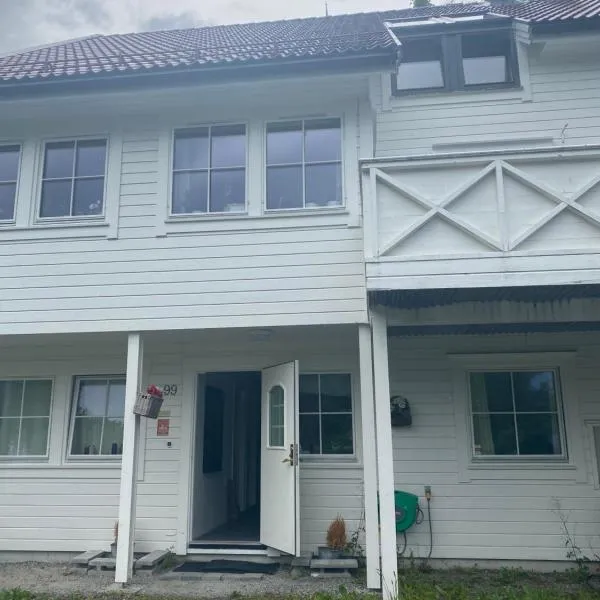Casa la Familia, hotel v mestu Turøy
