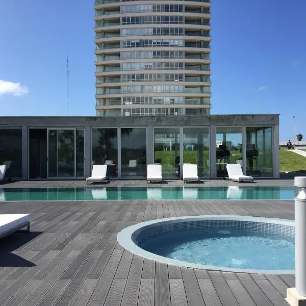 Faros de Carrasco Apartments, hotel in Montevideo