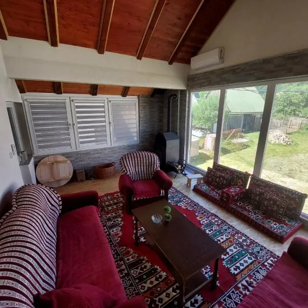 House in beautiful nature, hotel v destinaci Pazarić