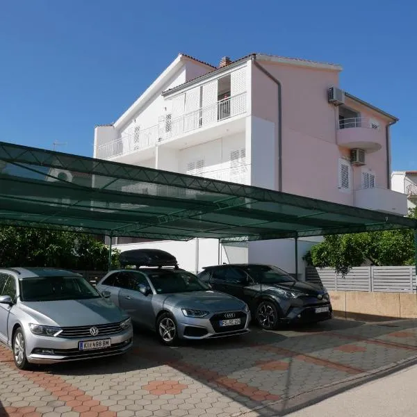 House Jurić โรงแรมในพรีมอชเตน