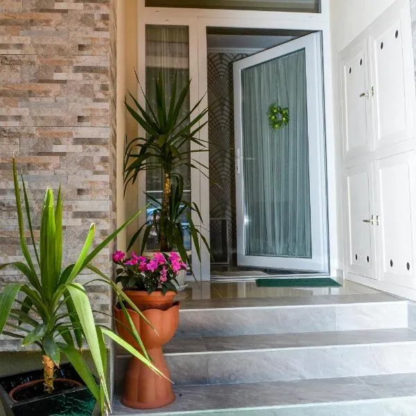Média Panzió és Apartmanház, hotel in Hajdúszoboszló