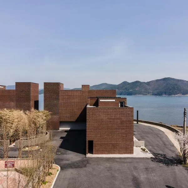 IJE Namhae, hôtel à Namhae