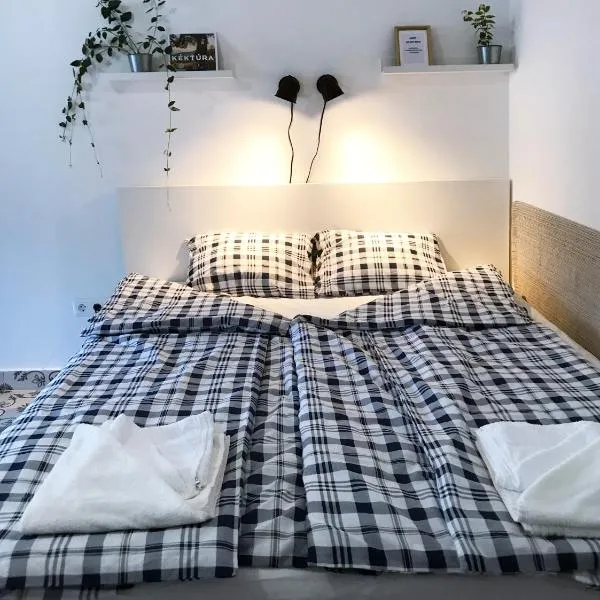 Nest Apartman – hotel w mieście Balatonszárszó