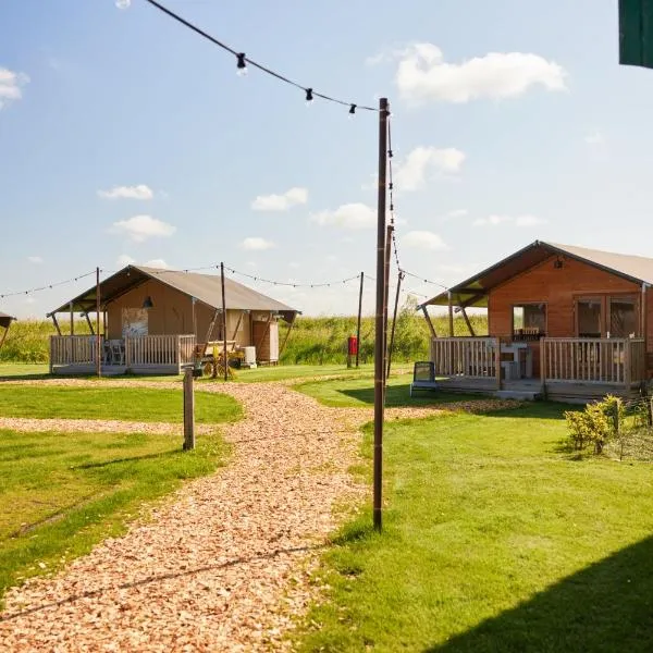 Erfgoedpark De Hoop Glamping、Uitgeestのホテル