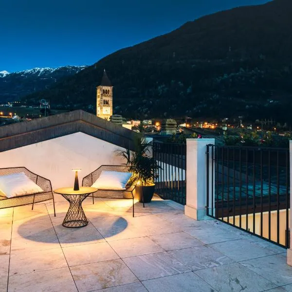 DOMUS CAVOUR Rooms&Suites, hotel v destinaci Tirano