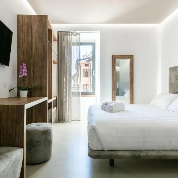 DOMUS CAVOUR Rooms&Suites, hotel v destinaci Tirano