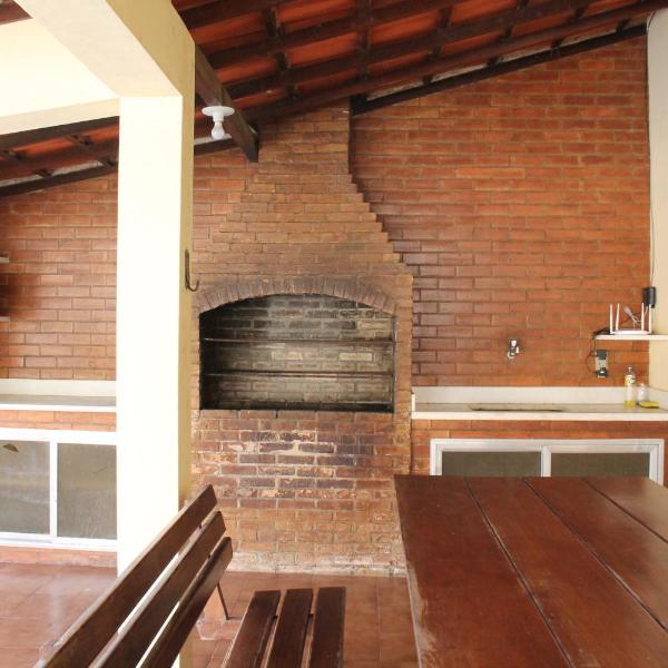 Casa muito espaçosa privativa com Piscina, Churrasqueira e área gourmet - Foto 3