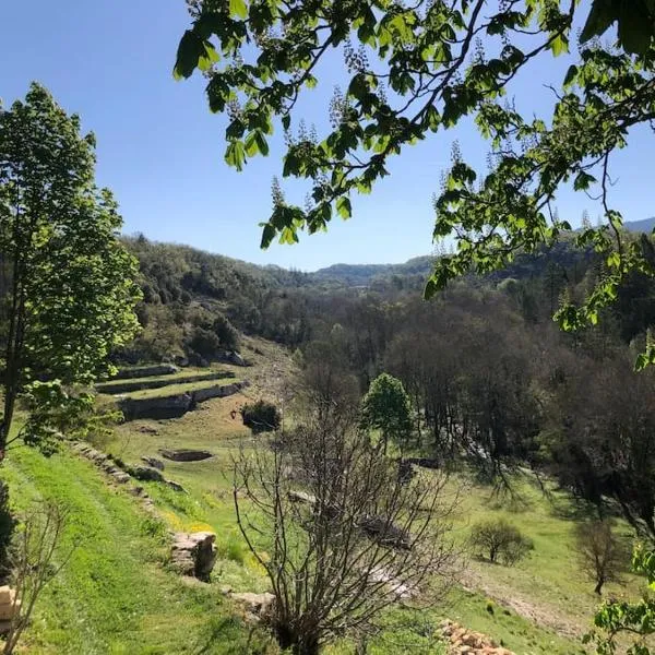 Logement calme avec vue sur le Luberon, hotel v destinácii Saignon