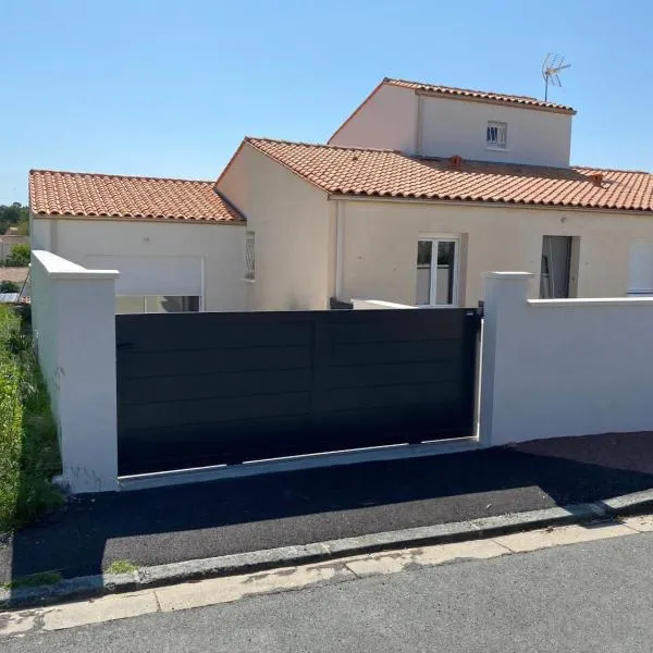 Bel appartement chez particulier calme et piscine, hôtel à Royan