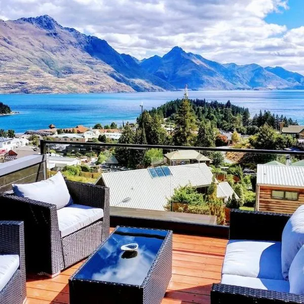 Stunning Home with Amazing Wakatipu Lake Views, hotel em Queenstown