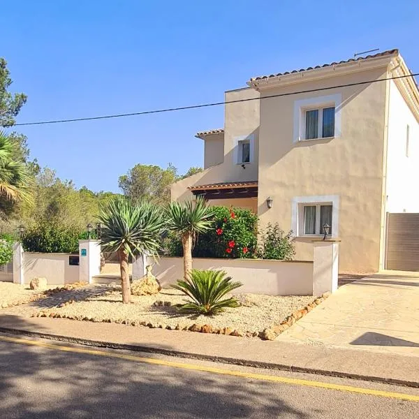 Casa Ladena – hotel w mieście Cala Murada
