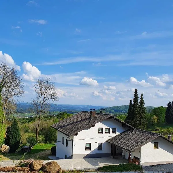 Ferienwohnung Urlaub mit Aussicht, hotell i Zenting