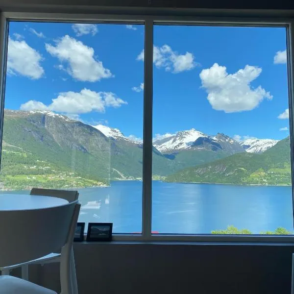 Olden Fjord Apartments, hotel i Loen