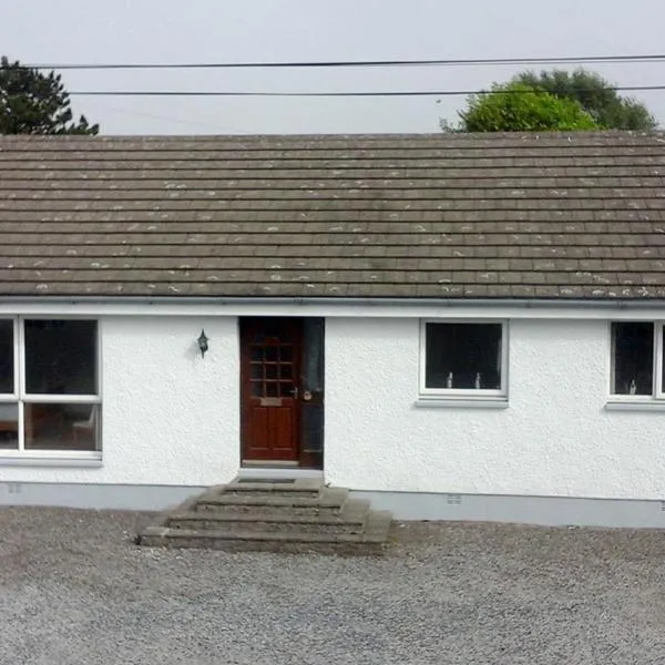 Lovely 3 Bedroom Bungalow Located in Drummore, hotel in Drummore