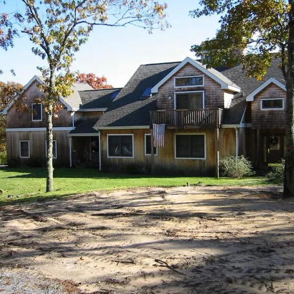 Cowgirl Palace, hotel in Threemile Harbor