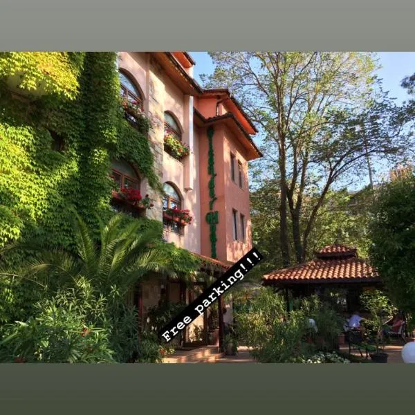 Oleander House and Tennis Club, hotel na Slunečném pobřeží