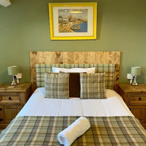 Number 19 Guest House - 4 miles from Barrow in Furness - 1 mile from Safari Zoo, hotel in Haverigg