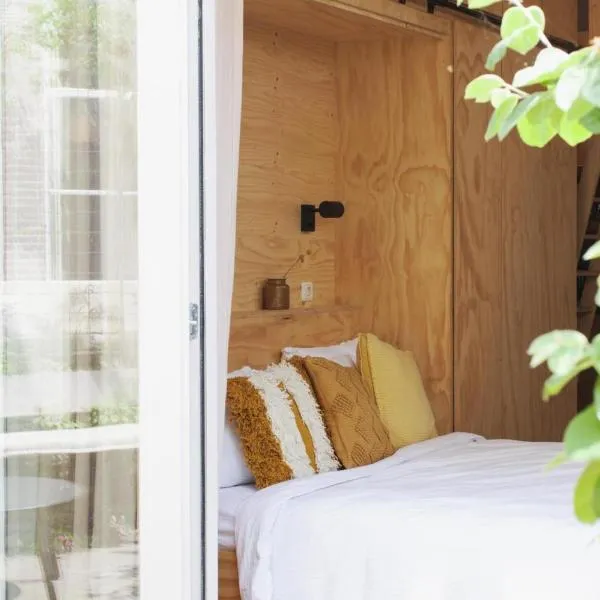 Lovely and charming guesthouse near city center, close to Rotterdam, hotel v destinaci Dordrecht