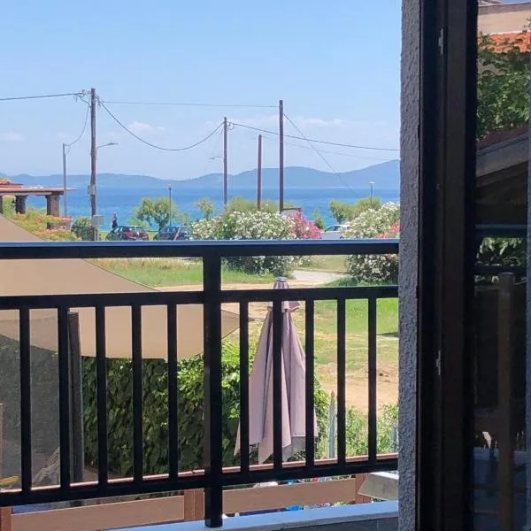 Seaside Christina Apartments, hotel in Ierissós