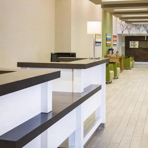 Holiday Inn Salem by IHG, hotel di Salem