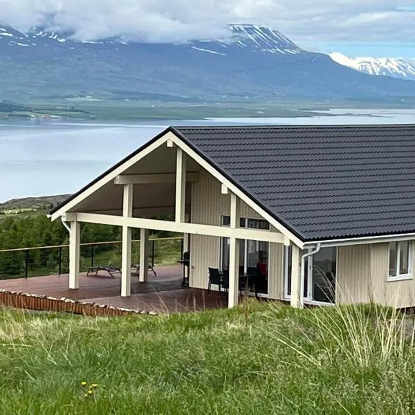 Akureyri - cabin with an amazing view, hotel v destinaci Akureyri