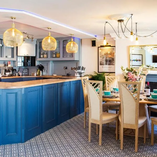 Cosy Open Plan Harbourside Inn with SuperKing Beds, Wood Burning Stove and Bar, hotel v destinaci Torquay