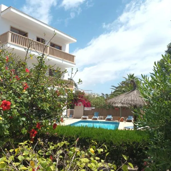 Apartamentos Can Salas, hotel v destinaci Cala Figuera