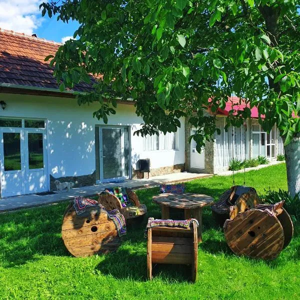 LA GRADINA, hotel in Satu Bătrîn