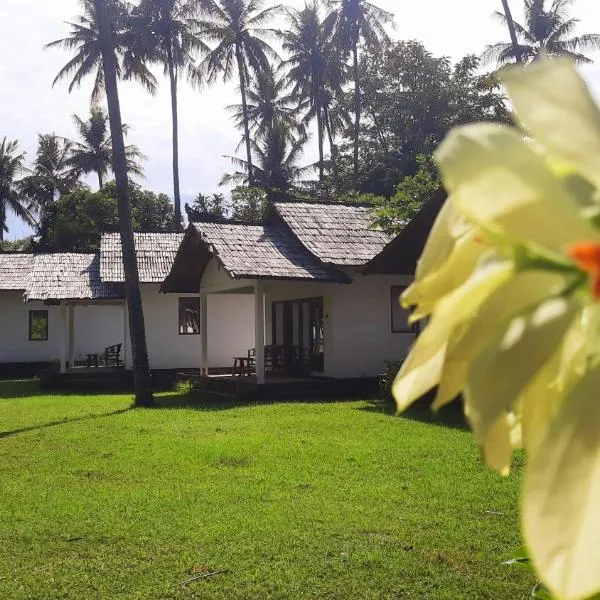 Sunset Springs Beach Retreat, hotel in Papak