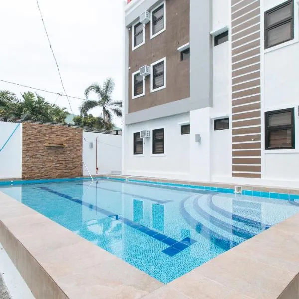 RedDoorz Plus at DBuilders Poblacion BGC, hotel v destinaci Manila