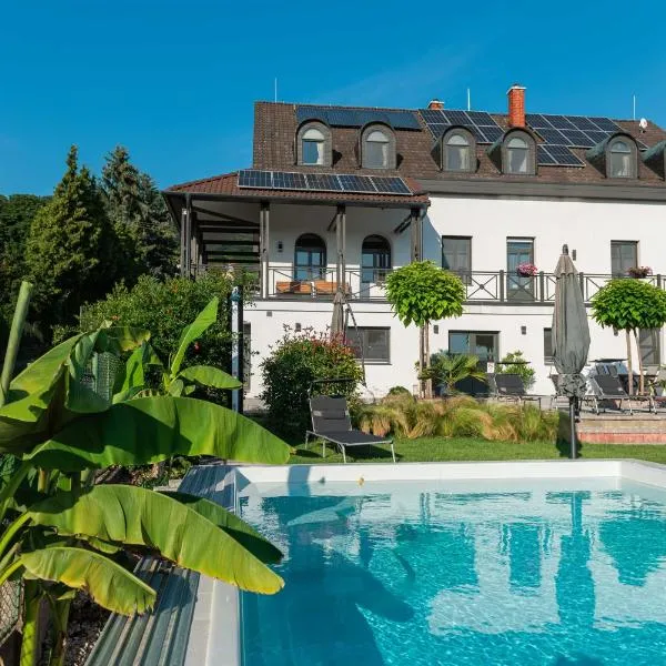 Katzer Villa, hotel in Badacsonytördemic