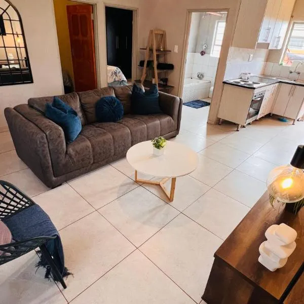 Zinathi Lodge, hotel in Polokwane