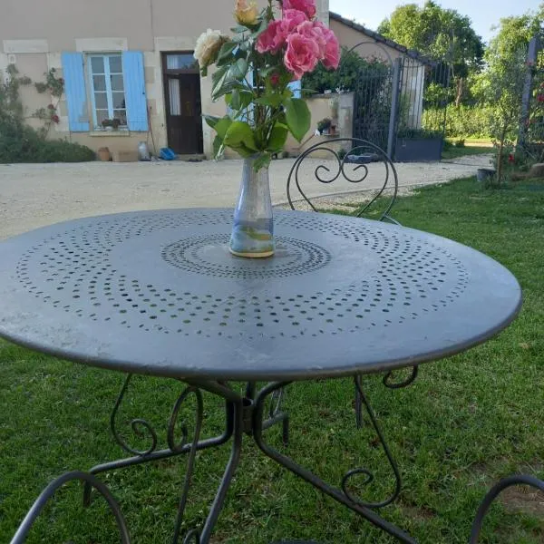Residence de la demi-lune, hotel in Entrains-sur-Nohain