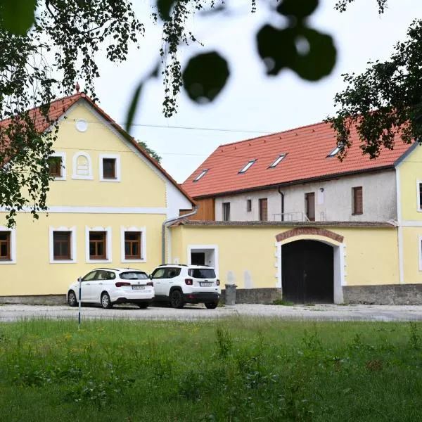 Penzion Mezi řádky, hotel em Stráž nad Nežárkou