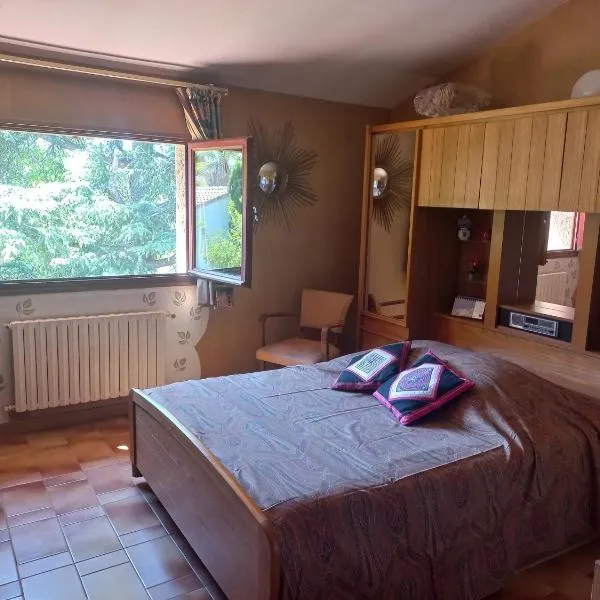 CHAMBRE dans Villa Charmant jardin, hotel in Montpellier