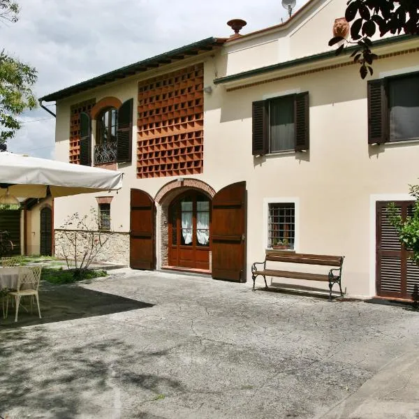 Villa Camilla - WIDE - EXCLUSIVE POOL, hotel in Lucca
