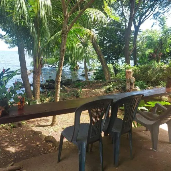 Rocks Beach, hotel en Balgue