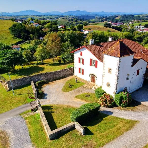 Maison confortable à Bardos avec vue sur montagne, hotel em Bardos