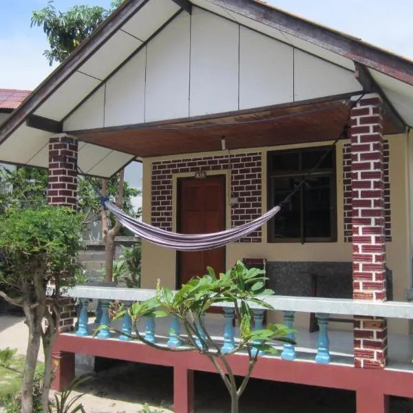 Charung Bungalows, hotell i Haad Rin