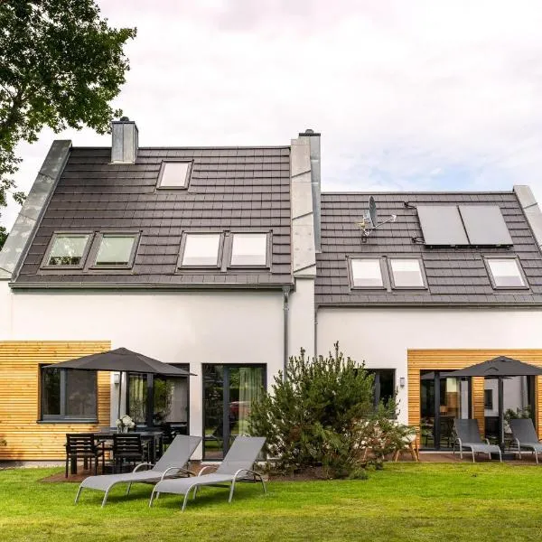 Wellness-Ferienhaus "Hagebutte" mit Sauna, Kamin & Terrasse - ruhig & stilvoll in Zingst، فندق في زنغست