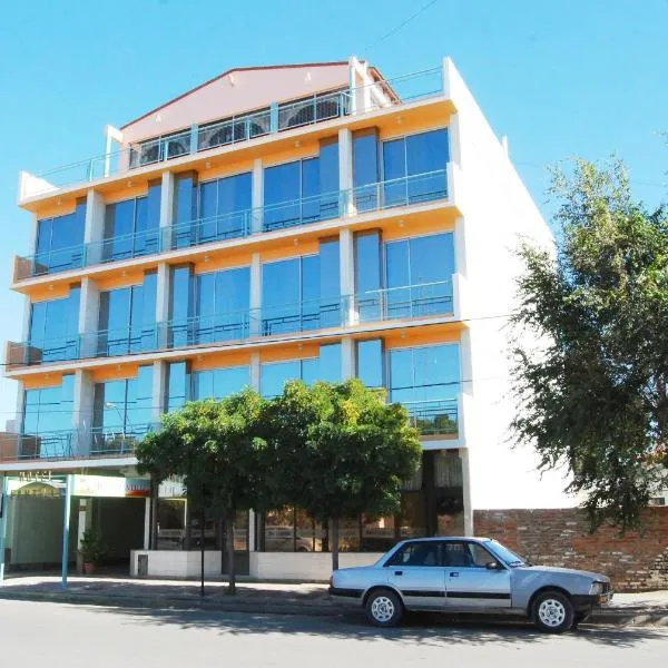 Hotel Fantilli, hótel í Puerto Madryn