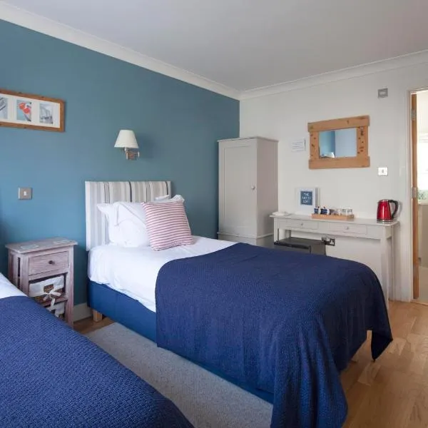 The Artist Loft, Ensuite Guest Rooms, Porthleven, hotel in Breage