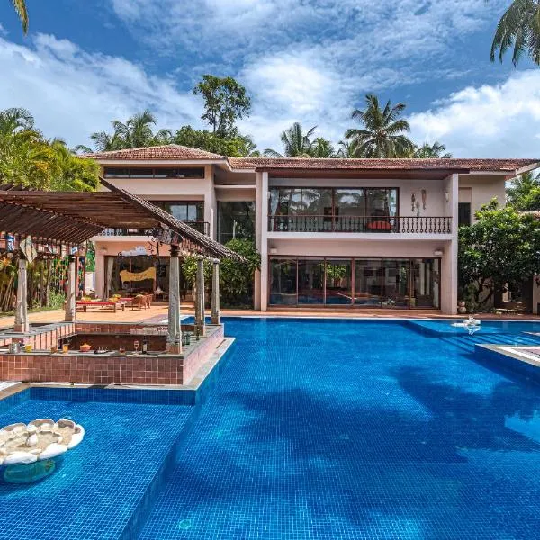 Saffronstays Casa Del Palms, Alibaug - luxury pool villa with chic interiors, alfresco dining and island bar, hotel v destinaci Alibag