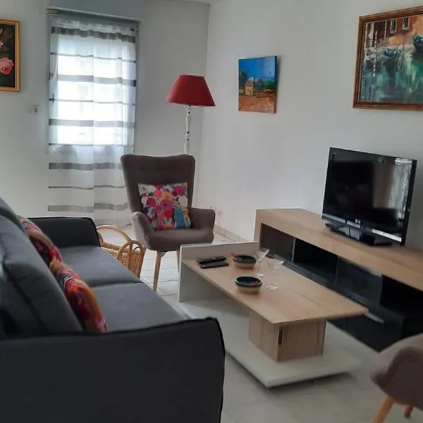 Les Romarins, appartement impeccable et son parking privé, hotel in Nyons
