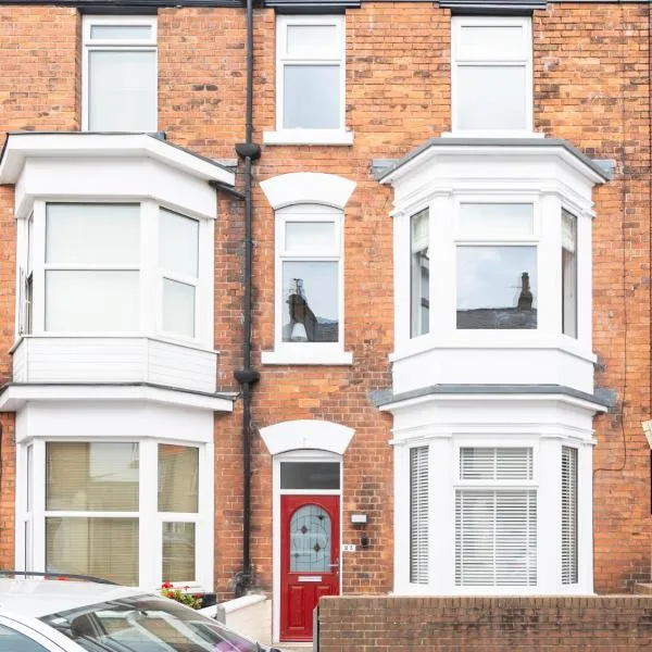 Scarborough Stays - Trafalgar Lodge - 4 bedroomed house - Free Parking、スカーバラのホテル